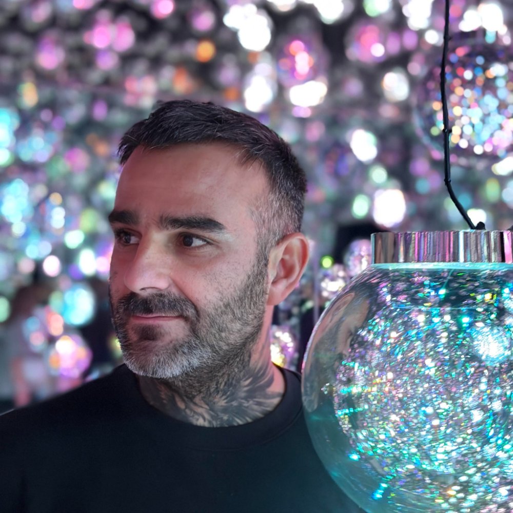 Portrait of Julien Jimenez, founder of RelistSync